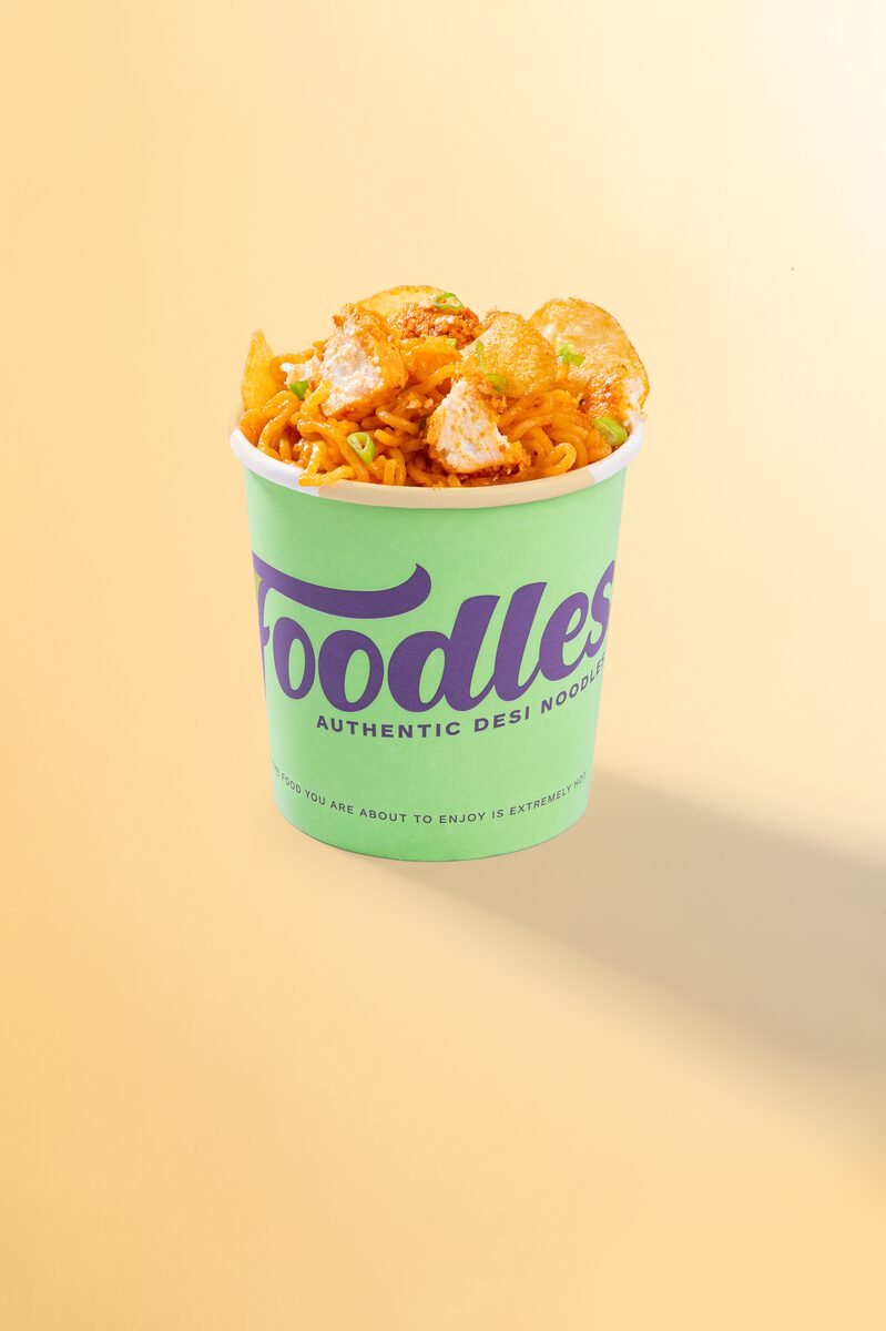 Schezwan Foodles (Chicken/Veg) - FiLLi Cafe