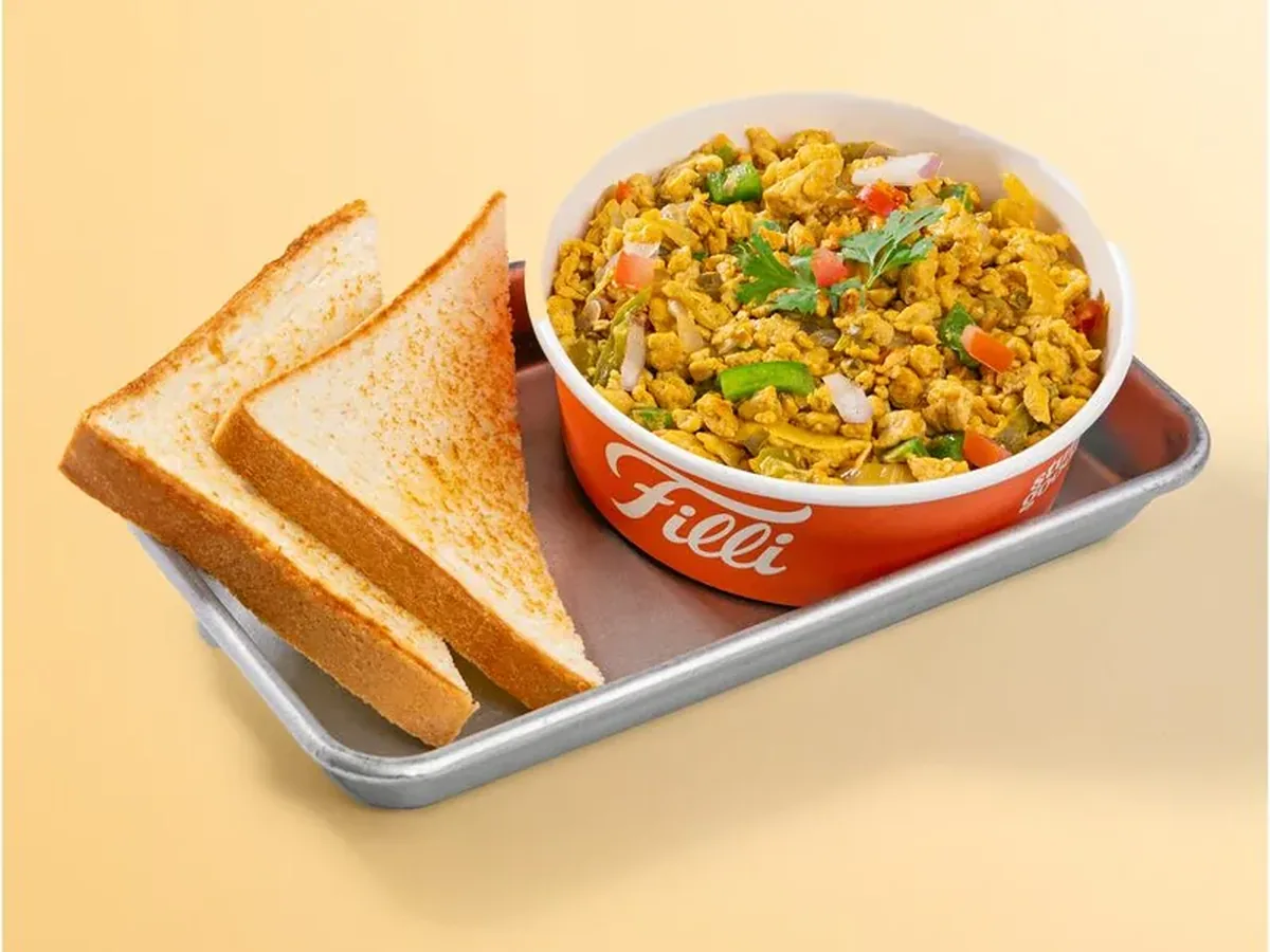 أومليت الخبز بالماسالا - FiLLi Cafe