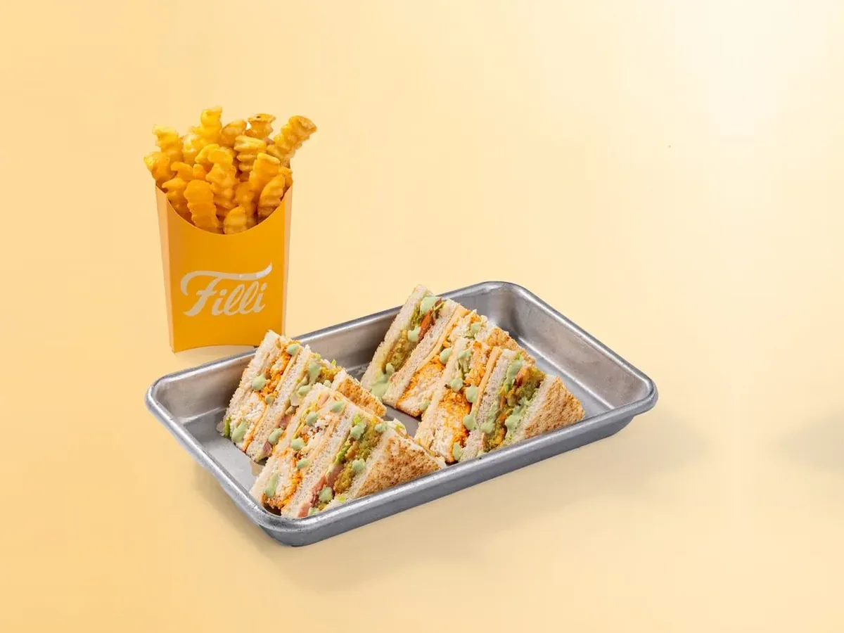كلوب بانير وخضار - FiLLi Cafe