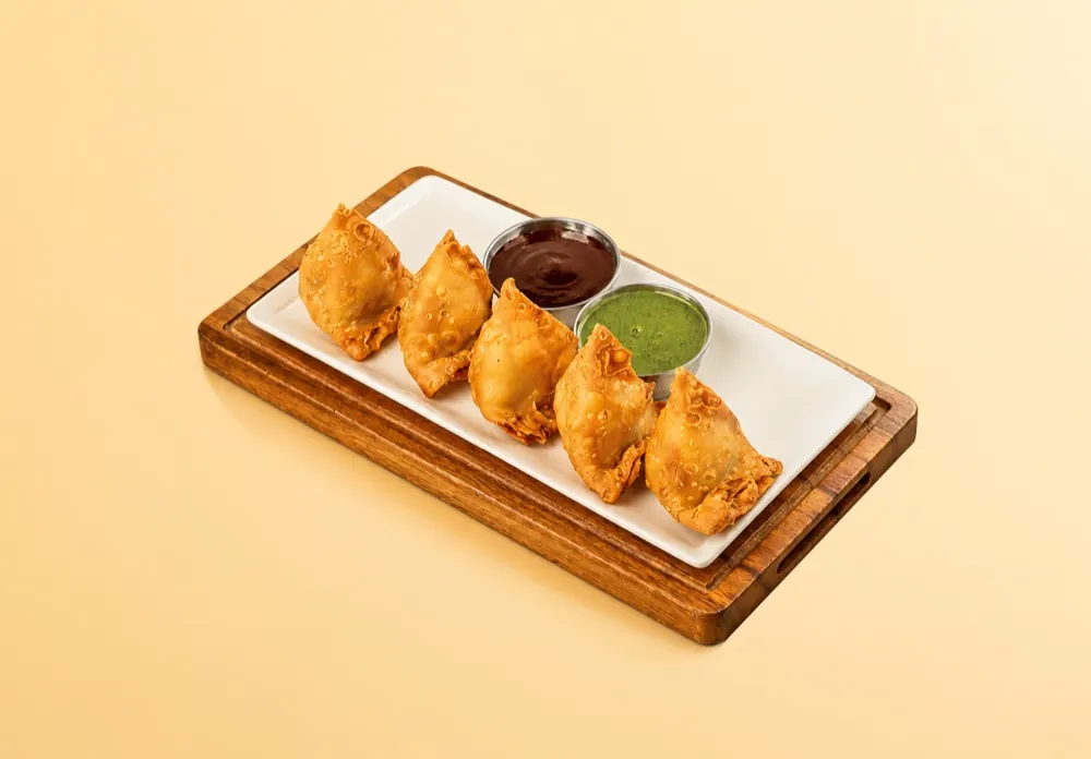Punjabi Samosa (5 pcs) - FiLLi Cafe